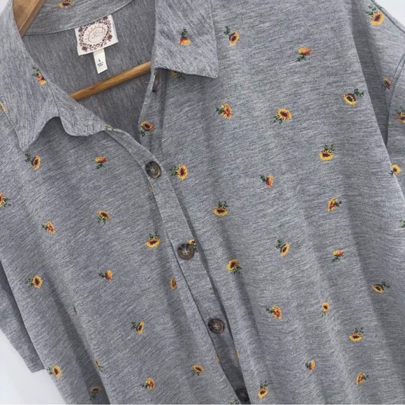 Truself Women L Sunflower Print Button Front Short Sleeve‎ Grey Top Classic Soft - Picture 3 of 9
